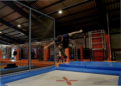 Un véritable parcours NINJA WARRIOR à Bordeaux - JUMP ARENA