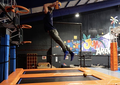 Un véritable parcours NINJA WARRIOR à Bordeaux - JUMP ARENA